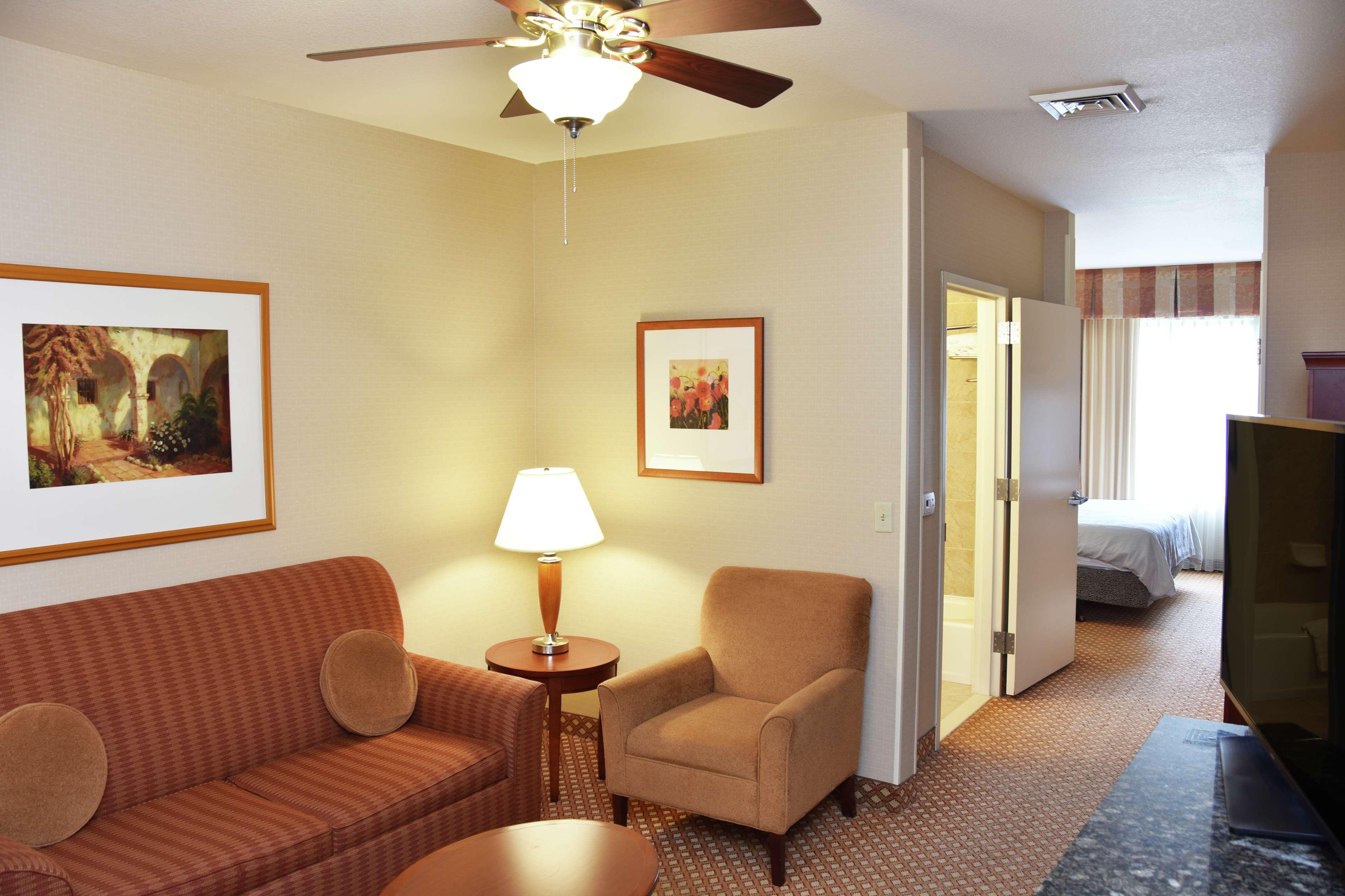 Hilton Garden Inn Oconomowoc Exterior foto