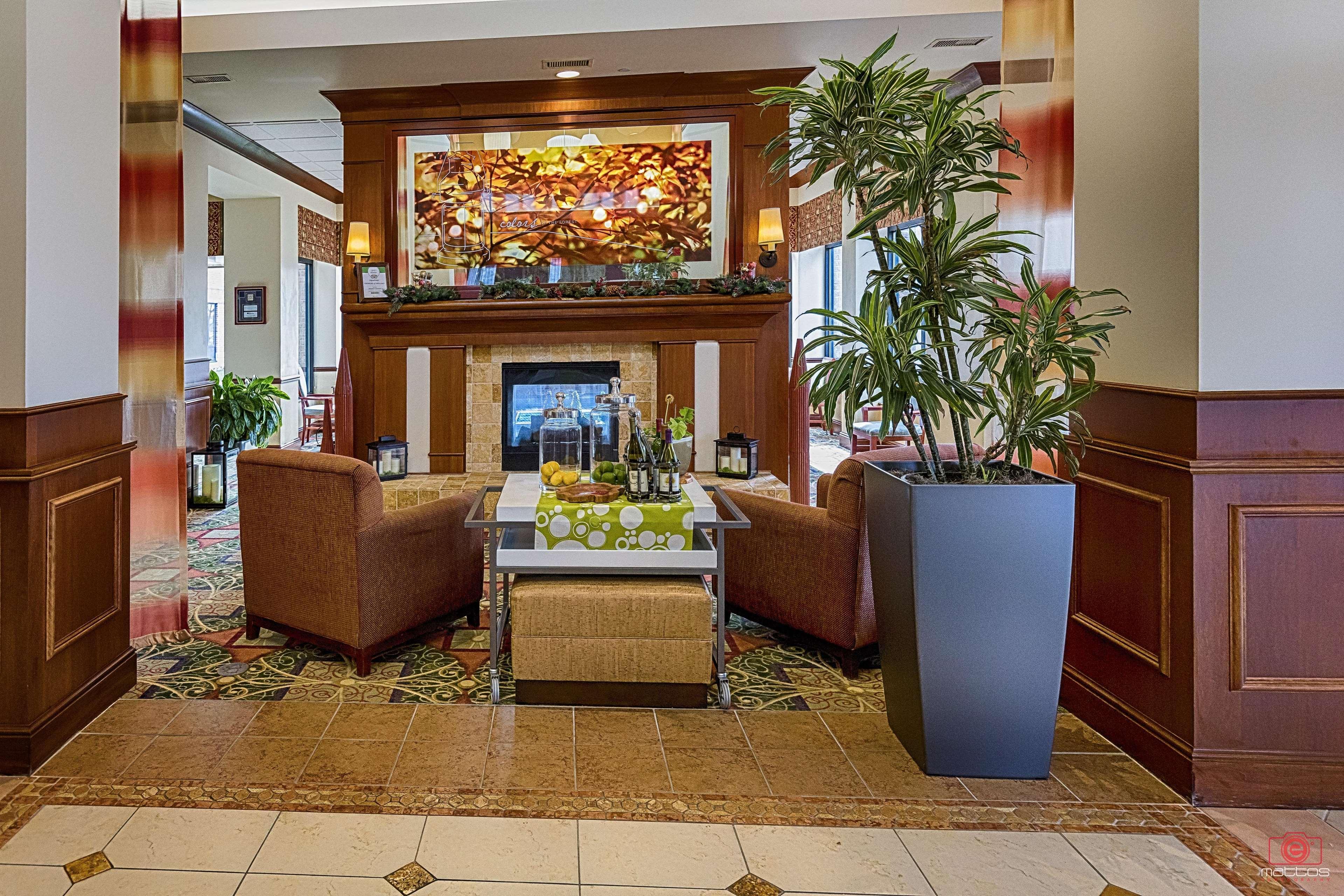 Hilton Garden Inn Oconomowoc Exterior foto