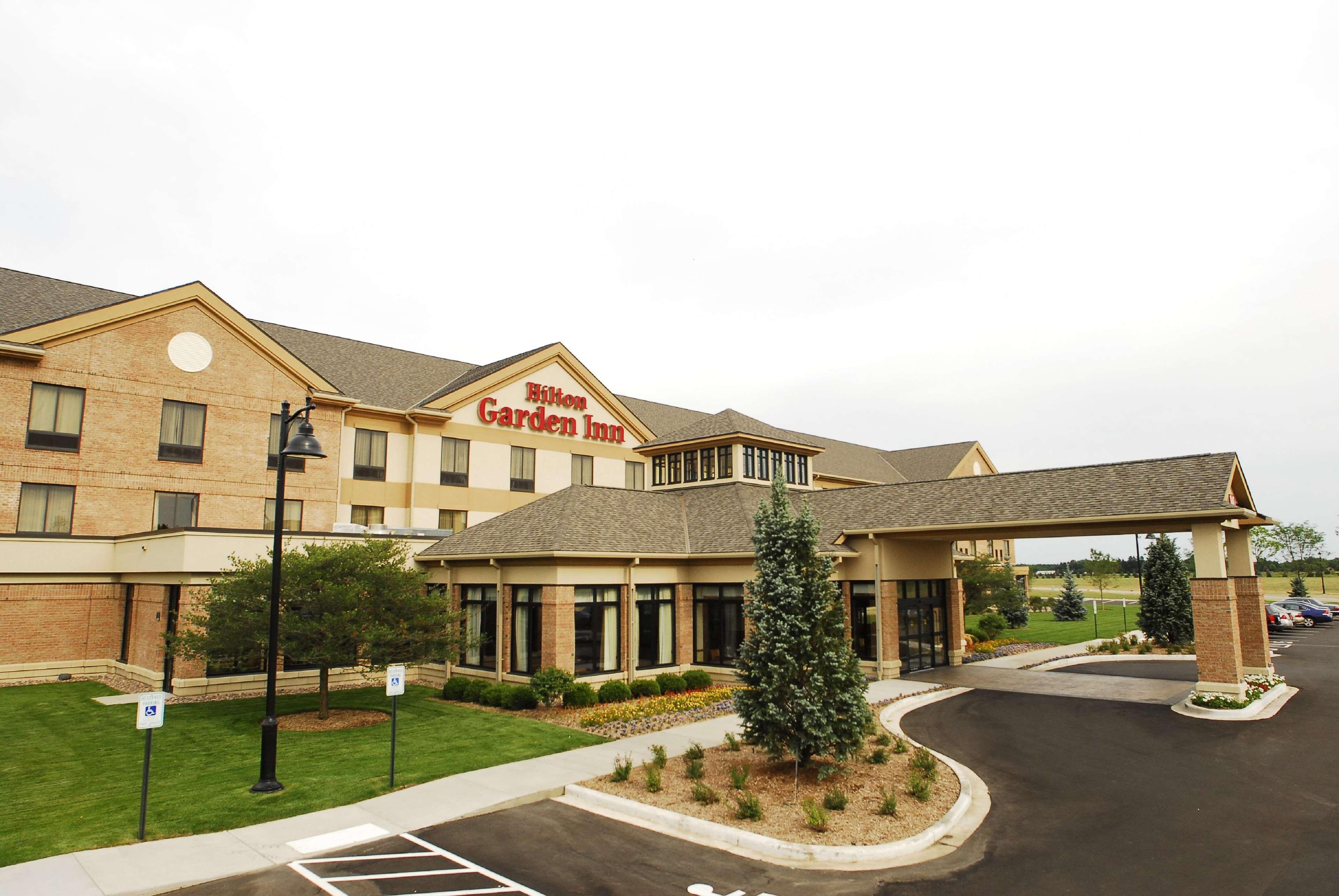 Hilton Garden Inn Oconomowoc Exterior foto